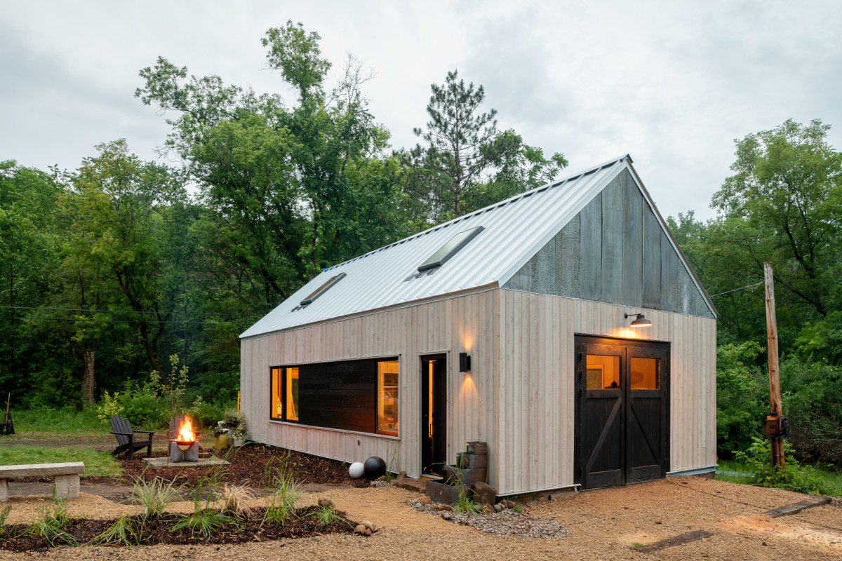 Outbuilding workshop and guest quarters